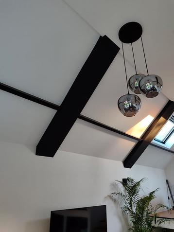 Hanglamp met 3 glazen bollen beschikbaar voor biedingen