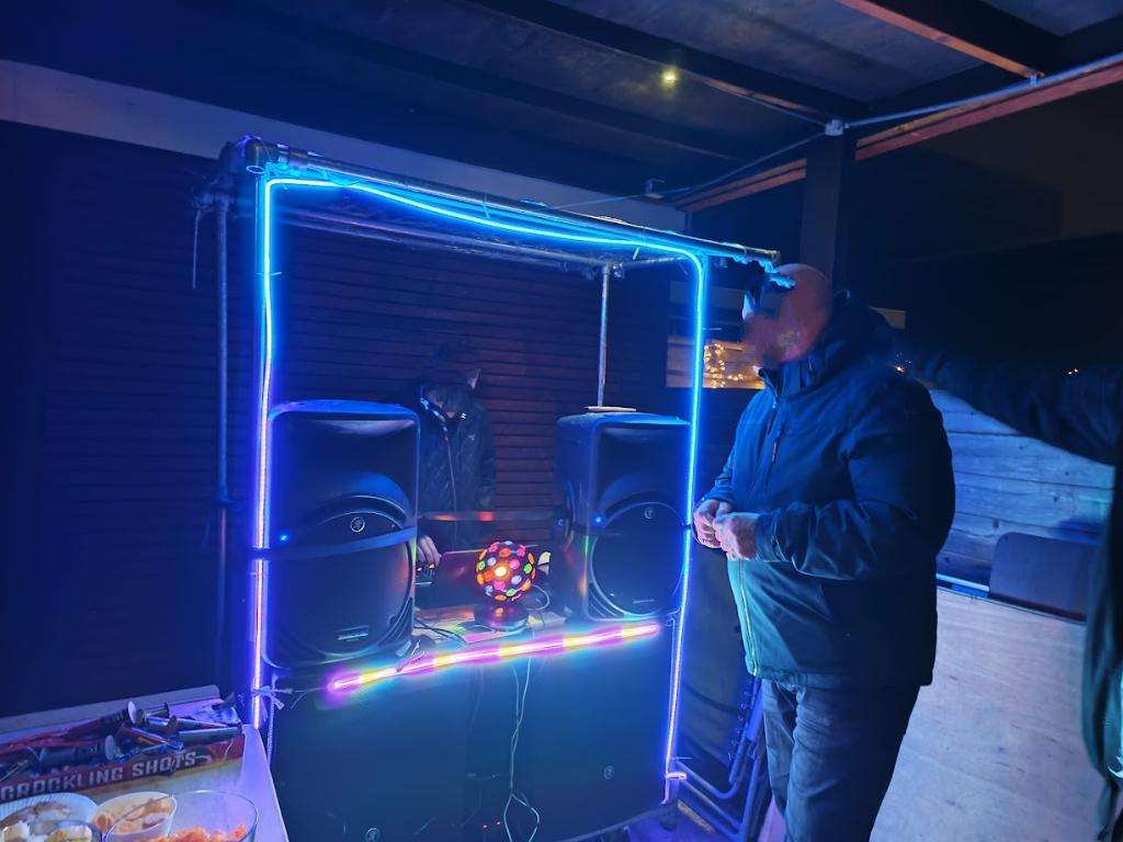 Mackie active geluidset SRM450v2 en 2x Sub Mackie Thump 18S, Audio, Tv en Foto, Professionele Audio-, Tv- en Video-apparatuur