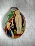 Lourdes medaillion, Ophalen