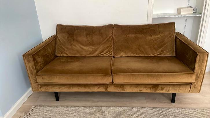 Rodeo 2,5 zits-bank-velvet honing-geel, Huis en Inrichting, Banken | Sofa's en Chaises Longues, Zo goed als nieuw, Tweepersoons
