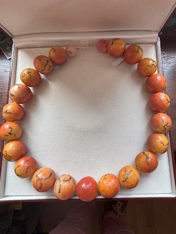 Prachtige Oranje Kralen Ketting beschikbaar voor biedingen