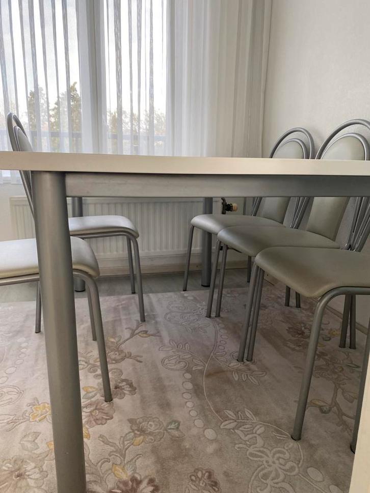 Eettafel met metalen poten, Huis en Inrichting, Tafels | Eettafels, Zo goed als nieuw, 50 tot 100 cm, 100 tot 150 cm, Vijf personen of meer