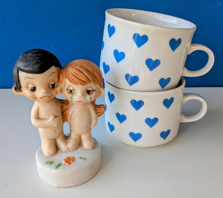 Liefde is.../beeldje en kopjes/Kim Casali, Verzamelen, Beelden en Beeldjes, Gebruikt, Ophalen of Verzenden