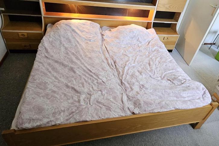 bed, Huis en Inrichting, Slaapkamer | Bedden, Gebruikt, Tweepersoons, 180 cm, 200 cm, Hout, Overige kleuren, Ophalen