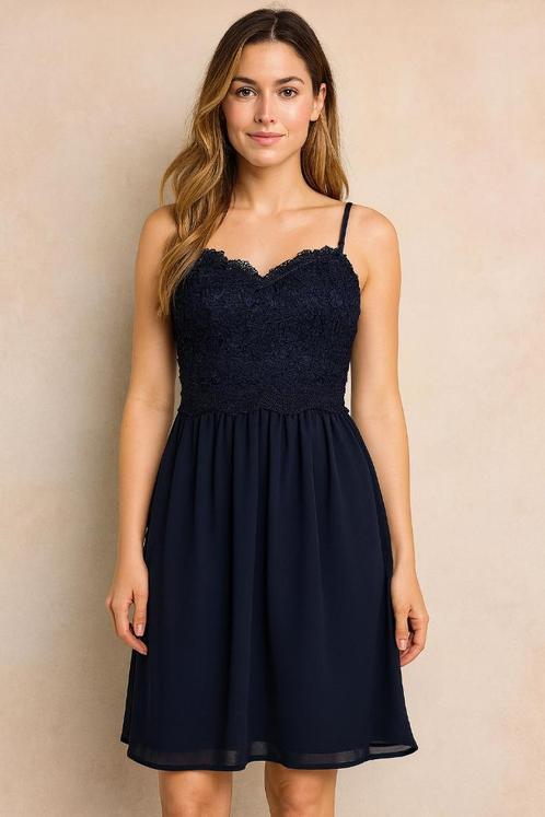 nieuwe cocktailjurk met kant Young Couture maat 40/42, Kleding | Dames, Jurken, Nieuw, Maat 42/44 (L), Blauw, Knielengte, Ophalen of Verzenden