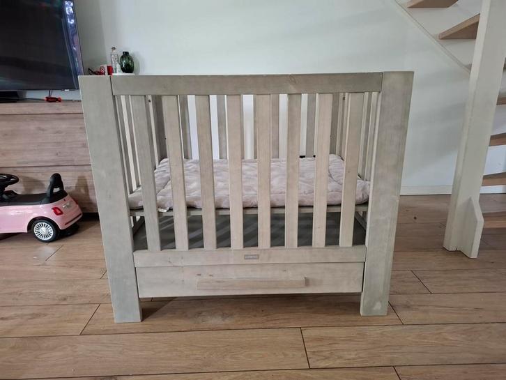 Grote box, kleur grey wash, Kinderen en Baby's, Boxen, Gebruikt, Rechthoekig, In hoogte verstelbaar, Lade, Ophalen of Verzenden