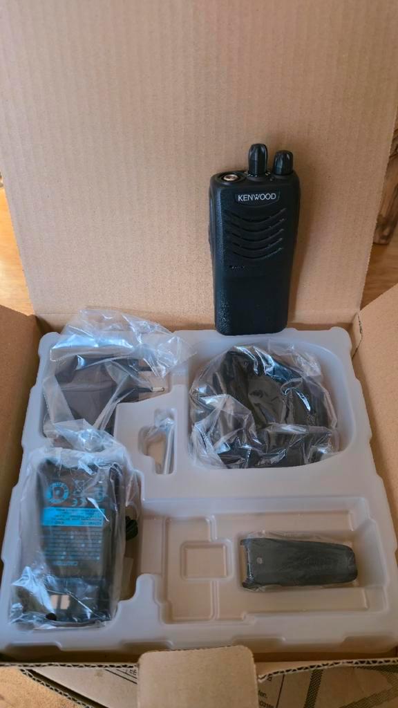 Kenwood TK-300 Nieuw in doos.          3sets, Telecommunicatie, Portofoons en Walkie-talkies, Ophalen of Verzenden