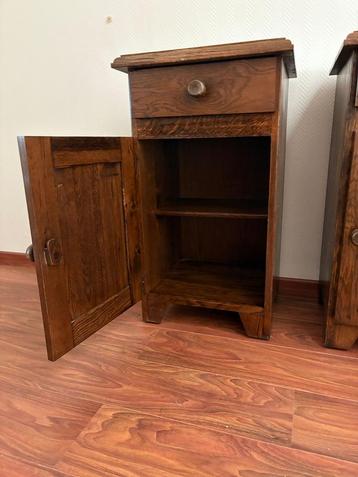 Massief eiken nachtkastjes beschikbaar voor biedingen