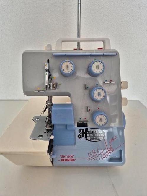 Lockmachine Bernette 004D Lockmachine – In goede staat, Hobby en Vrije tijd, Naaimachines en Toebehoren, Gebruikt, Lockmachine