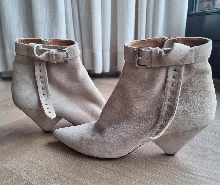 Toral Suède Enkellaarsjes - Maat 40, Kleding | Dames, Schoenen, Gedragen, Lage of Enkellaarzen, Beige, Verzenden