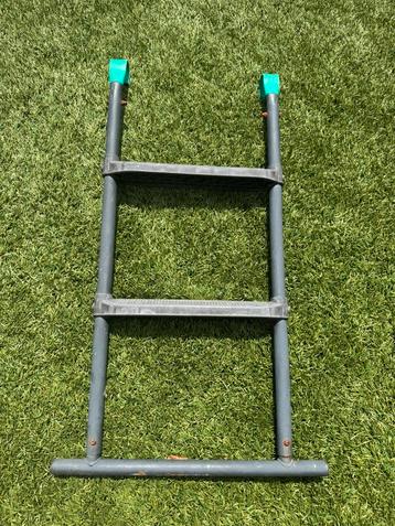Stevig trapje voor trampoline 100cm hoog beschikbaar voor biedingen