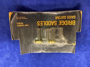 N.O.S Fender Brass Bass Bridge Saddles & stringretainers 80' beschikbaar voor biedingen
