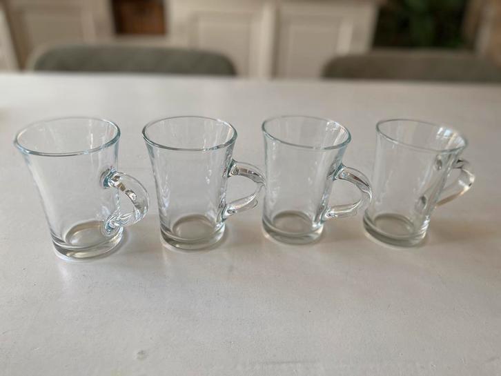 4 Arcoroc theeglazen, Huis en Inrichting, Keuken | Servies, Zo goed als nieuw, Bord(en), Wedgwood, Aardewerk, Ophalen of Verzenden