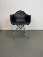 4 Vitra Eames DAR stoel zwart eifel onderstel, Niet ingevuld, Niet ingevuld, Zo goed als nieuw, Vier