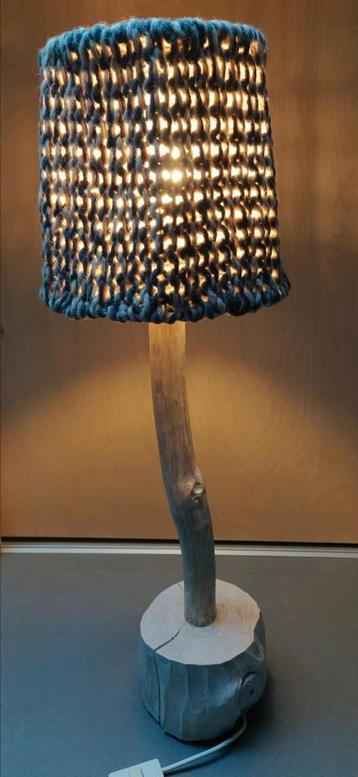 Unieke echt houten lamp met 2 kappen beschikbaar voor biedingen