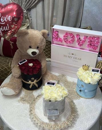 Valentijn cadeau rozen beren rozen chocoladeboxjes en meer  beschikbaar voor biedingen