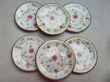 Porseleinen petit four bordjes  beschikbaar voor biedingen