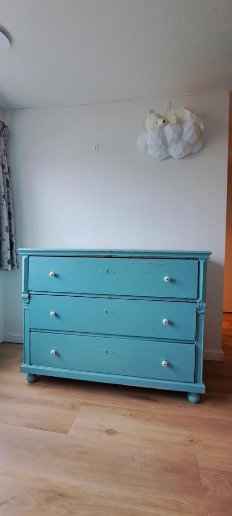 Vintage blauwe ladekast commode massief hout, Huis en Inrichting, Kasten | Dressoirs, Gebruikt, 50 tot 100 cm, 25 tot 50 cm, Met lade(s)