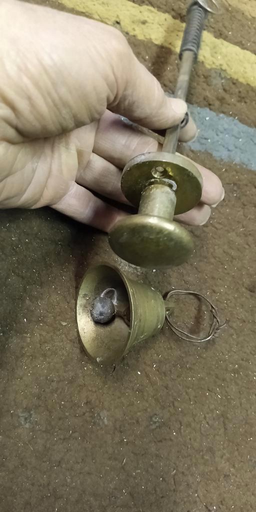 Oude deurbel met klok nummer 3, Antiek en Kunst, Antiek | Woonaccessoires, Ophalen of Verzenden
