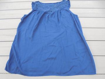 Donkerblauw shirt beschikbaar voor biedingen