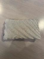 Beige Sierkussen - By-Boo, Huis en Inrichting, Woonaccessoires | Kussens, Ophalen of Verzenden, Zo goed als nieuw, Beige, Rechthoekig