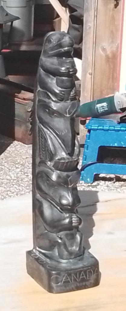 Totempaal beeldje 18.8cm hoogte uit Canada., Antiek en Kunst, Curiosa en Brocante, Ophalen of Verzenden