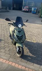 Zip E5 full option, Fietsen en Brommers, Scooters | Piaggio, Ophalen of Verzenden, Zo goed als nieuw, Benzine, Zip