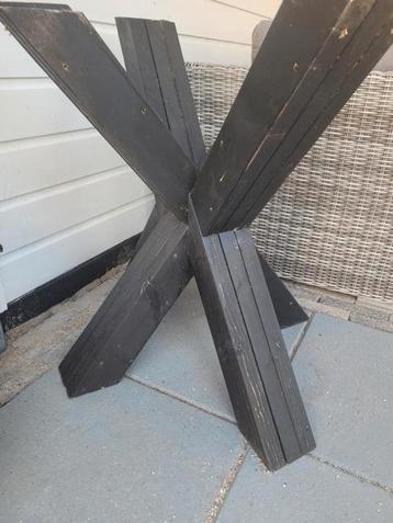houten tafelpoot  beschikbaar voor biedingen