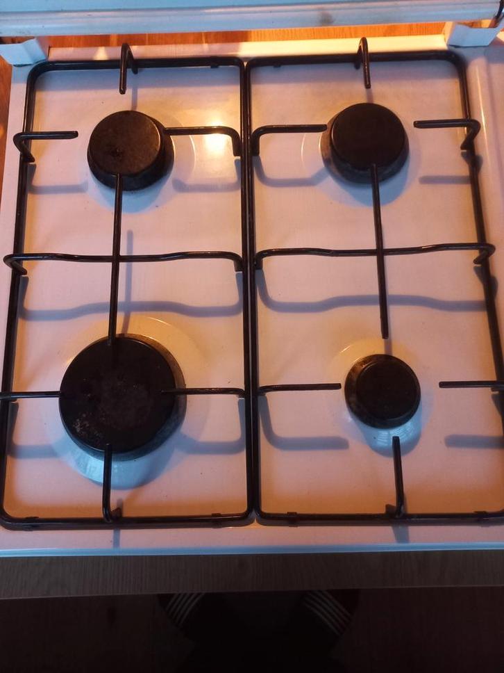 Goed werkend gas stel etna, Witgoed en Apparatuur, Fornuizen, Gebruikt, Vrijstaand, Gas, 4 kookzones, Minder dan 85 cm, Ophalen of Verzenden