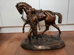 Gesign.Bronzen beeld van een jockey met een winnend paard, Ophalen
