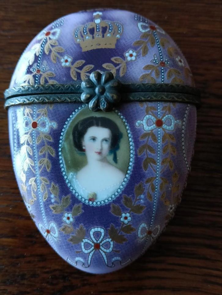 Antiek Ei Vormig Doosje met Portret, Antiek en Kunst, Antiek | Porselein, Ophalen of Verzenden