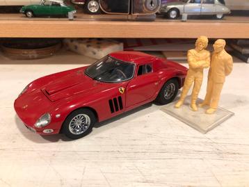 1:24 Figuren Ayrton Senna & Enso Ferrari beschikbaar voor biedingen