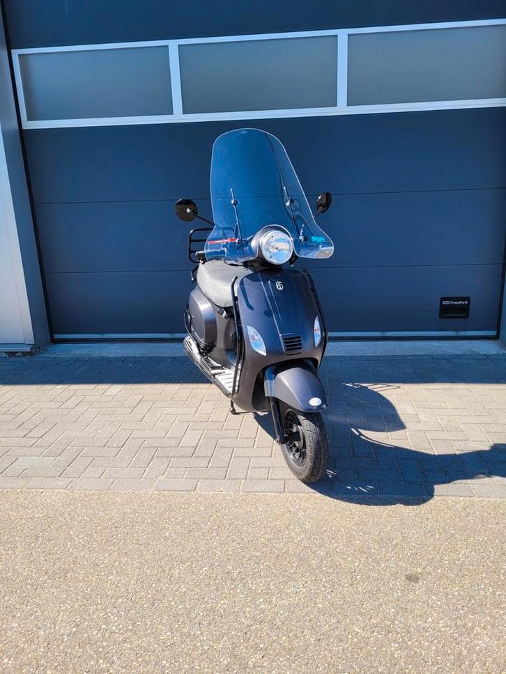 Btc riva/ 4takt/ 45km, Fietsen en Brommers, Snorfietsen en Snorscooters, Ophalen