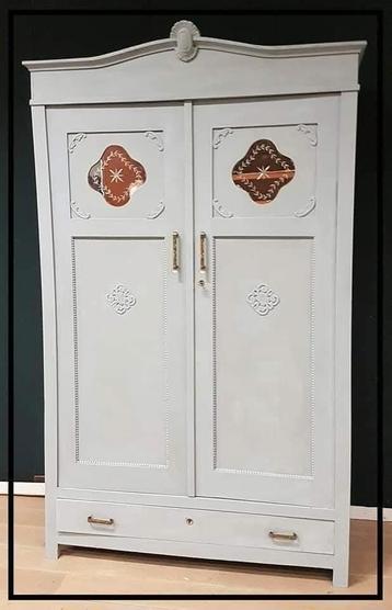 Brocante kledingkast linnenkast  beschikbaar voor biedingen