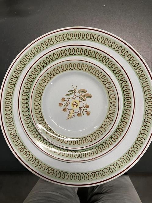 Arabia borden-set, Huis en Inrichting, Keuken | Servies, Gebruikt, Bord(en), Overige stijlen, Aardewerk, Ophalen of Verzenden