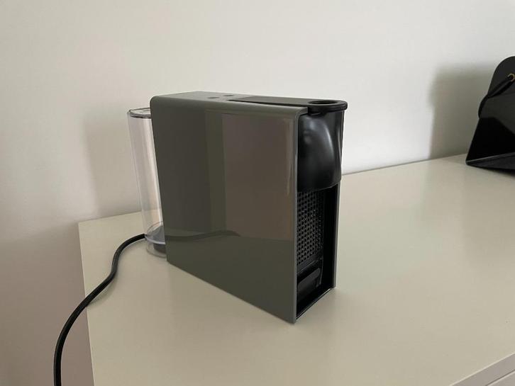 Nespresso Essenza Mini Grijs KAPOT voor onderdelen en repair, Witgoed en Apparatuur, Koffiezetapparaten, Niet werkend, Espresso apparaat