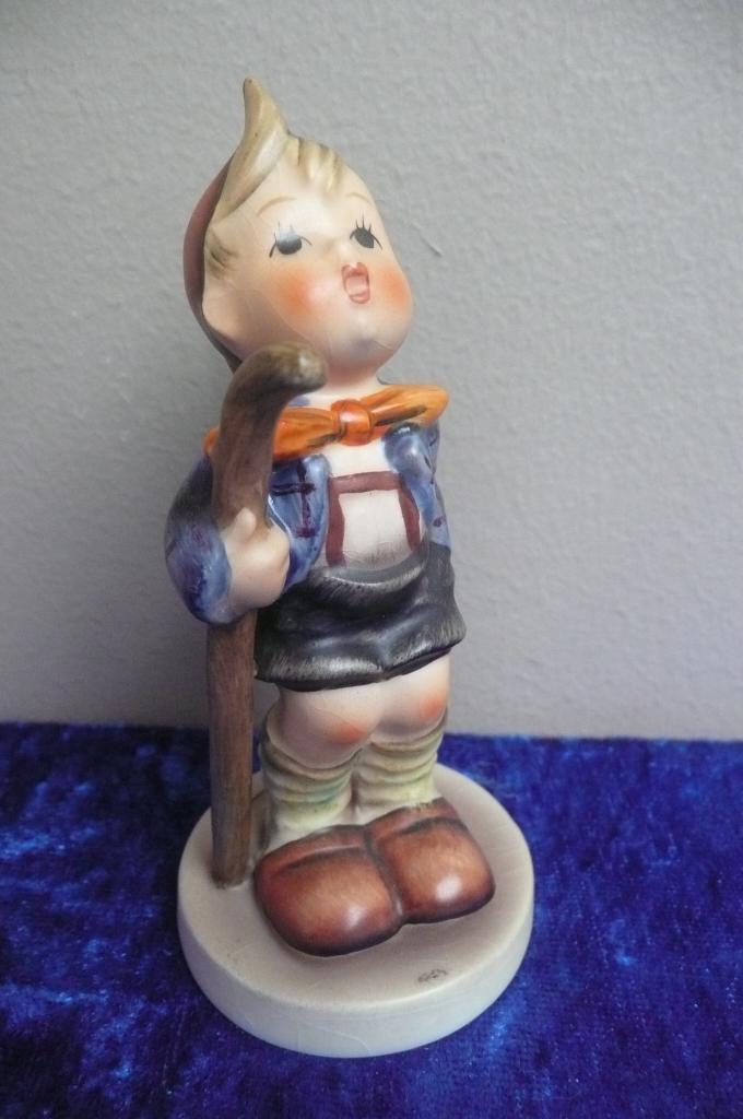 Hummel 16 2/0 Little Hiker 10 cm (Reyshof), Verzamelen, Beelden en Beeldjes, Zo goed als nieuw, Hummel, Ophalen of Verzenden