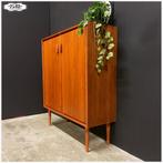 Vintage teakhouten highboard. Scandistijl Kast Dressoir