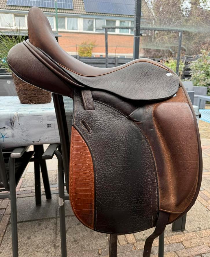 Bruin Frank Baines Adagio dressuurzadel 18 inch, Dieren en Toebehoren, Paarden en Pony's | Zadels, Gebruikt, Dressuur, Ophalen