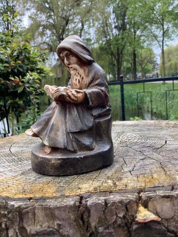 Leuk heiligenbeeld ❤️ lezende monnik beschikbaar voor biedingen