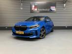 BMW 1-serie 118i HIGH EXE M SPORT/ADAPTIVE CR/PDC/STOEL STUU, Auto's, 136 pk, Gebruikt, Blauw, Leder en Stof