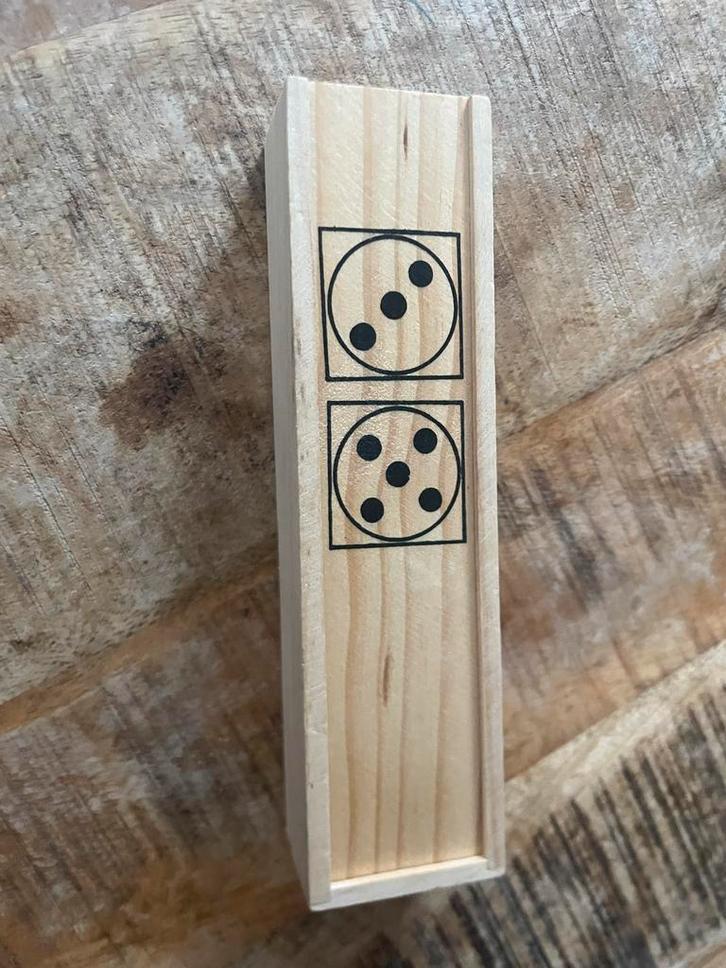 Houten Dobbelstenen Set - 5 Stuks in Bewaardoos, Hobby en Vrije tijd, Gezelschapsspellen | Bordspellen, Zo goed als nieuw, Een of twee spelers