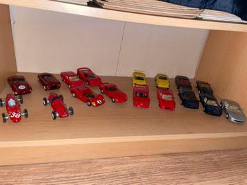 Collectie Modelauto's ferrari en andere merken beschikbaar voor biedingen