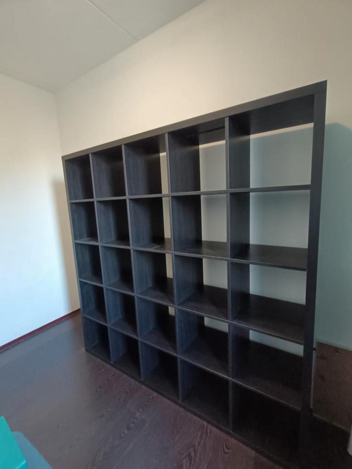 Ikea Kallax zwartbruin kast 5 x 5 vakken, Huis en Inrichting, Kasten | Roldeurkasten en Archiefkasten, Zo goed als nieuw, 150 tot 200 cm