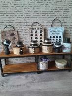 🎩  HOEDENDOOSJES, HOEDJES OP STANDAARD, HOEDENPOSTERS 🎩, Ophalen of Verzenden, Poppenhuis