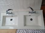 Dubbele wasbak met kranen, Huis en Inrichting, Badkamer | Badkamermeubels, Ophalen, Gebruikt, 100 tot 150 cm, Minder dan 100 cm