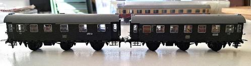Twee personenwagens met passagiers Trix Express, Hobby en Vrije tijd, Modeltreinen | H0, Gebruikt, Wagon, Gelijkstroom, Trix, Ophalen of Verzenden