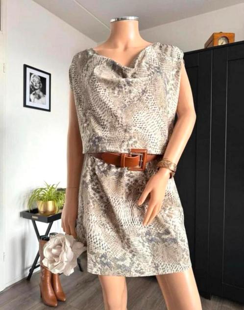 BENETTON jurk met slangenprint maat M, Kleding | Dames, Jurken, Zo goed als nieuw, Maat 38/40 (M), Beige, Boven de knie, Ophalen of Verzenden