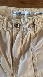 Cargopants Bershka beige maat 34, Kleding | Dames, Beige, Zo goed als nieuw, Maat 34 (XS) of kleiner, Lang