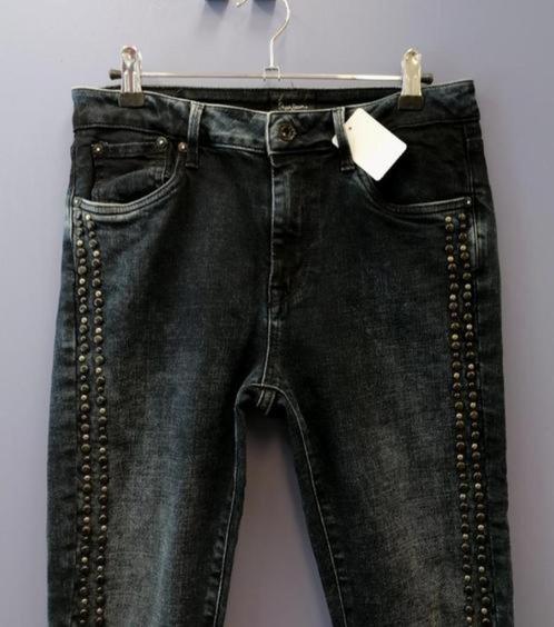 Pepe Jeans donker blauwe stretch jeans vol studs 28 nr 38110, Kleding | Dames, Spijkerbroeken en Jeans, Zo goed als nieuw, W28 - W29 (confectie 36)